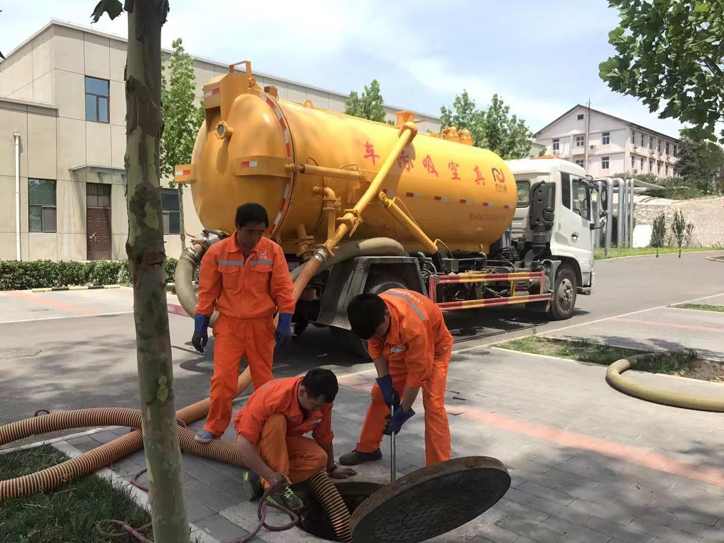 碾子山化粪池清理与5-8吨吸粪车施工效率分析